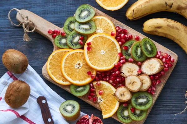 Different Slices Fresh Fruit Wooden Cutting Board — Stock Photo, Image