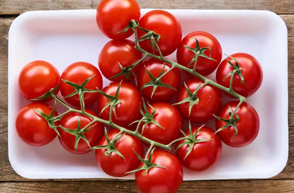 Ramo Tomates Cereja Maduros Embalagens Plásticas — Fotografia de Stock