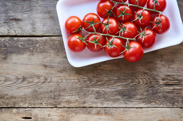 Ramo Tomates Cereja Maduros Embalagens Plásticas — Fotografia de Stock