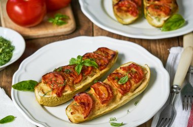 Patates ve domates ile kabak dolması                               