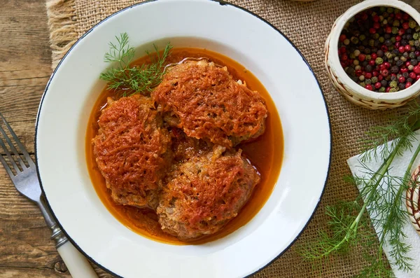 Domates soslu lahana lı et pirzola                               