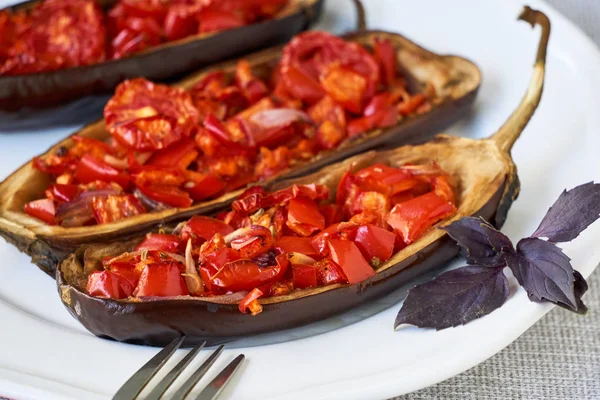 Berenjenas Rellenas Con Tomates Pimientos — Foto de Stock