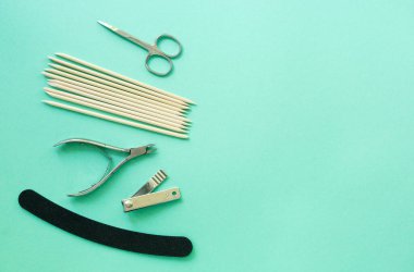 Nane arkaplanındaki manikür ve pedikür için araçlar