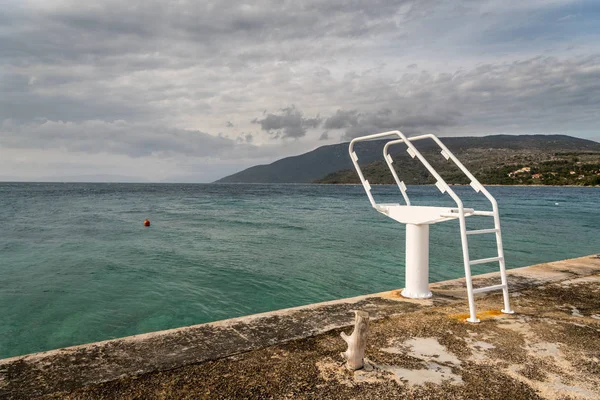 Tangga Putih Papan Selam Pantai Cres Kroasia — Stok Foto