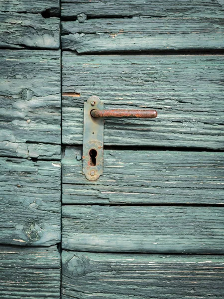 Closeup Cres Hırvatistan Için Eski Bir Yeşil Ahşap Kapı Kolu — Stok fotoğraf