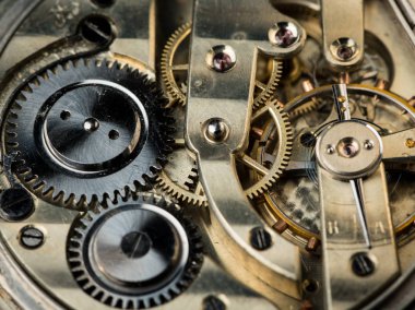 Eski bir açık cep saati clockwork ayrıntı görünümü