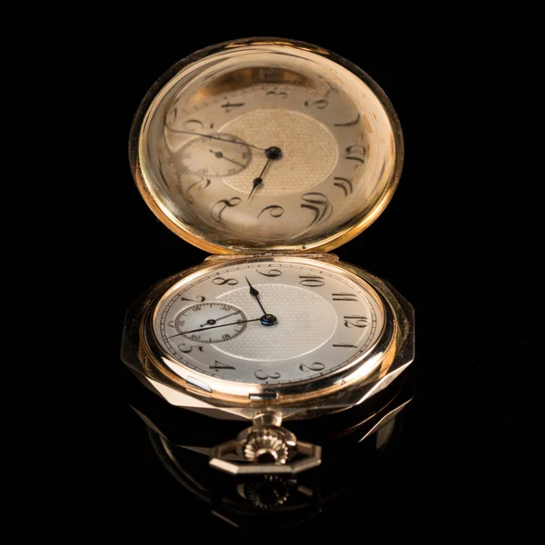 Primer Plano Viejo Reloj Bolsillo Dorado Usado Con Tapa Abierta — Foto de Stock