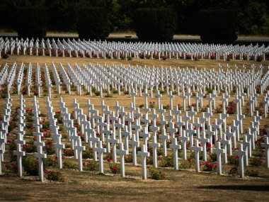 Mezarlık Douaumont mezarda Verdun Fransa dışında. Dünya Savaşı'nda Verdun Savaşı sırasında savaş meydanında ölen askerlerin Anıtı