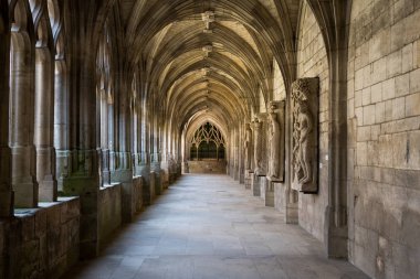 Yaz aylarında güneşli bir Verdun Katedrali Notre Dame