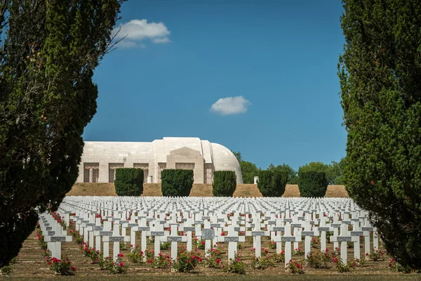 Cemetery Douaumont Ossuary Verdun France Memorial Soldiers Who Died Battlefield — Stock Photo, Image