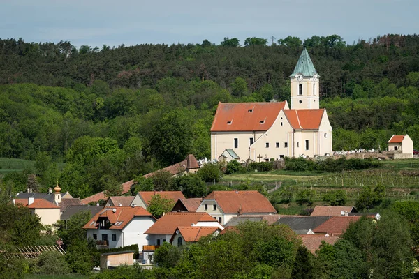 Kerk Dorp Schiltern Neder Oostenrijk Een Zonnige Dag Zomer — Stockfoto