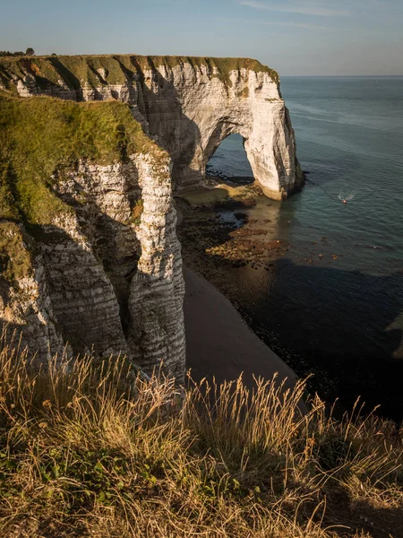 Kreidefelsen Von Etretat Normandie Frankreich Mit Dem Natürlichen Bogen Namens — Stockfoto