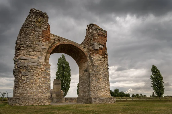 Das Öffentlich Zugängliche Heidentor Petronell Carnuntum Niederösterreich Wurde Vermutlich Während — Stockfoto