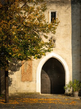 Kilise, Spitz an der Donau güneşli bir sonbahar (Wachau, Aşağı Avusturya içinde giriş)