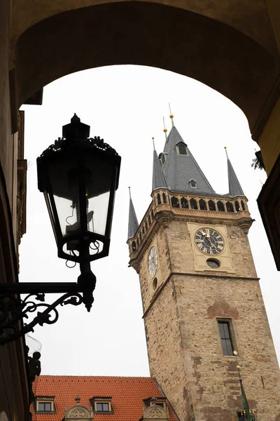 Praga Torre Dell Orologio Lampione Una Giornata Nuvolosa Autunno Repubblica — Foto Stock