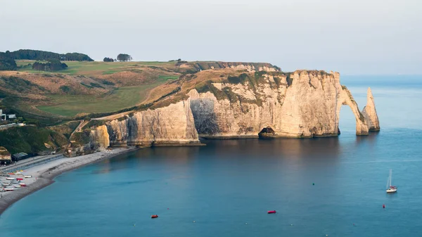 Kreidefelsen Von Etretat Normandie Frankreich Mit Dem Natürlichen Torbogen Porte — Stockfoto
