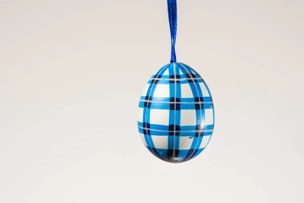Modrá Malovaná Velikonoční Vajíčko Používá Zdobení Velikonoční Vajíčka Strom Bílé — Stock fotografie