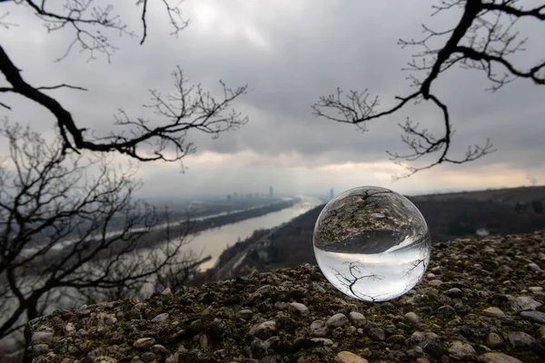 Cielo Dramático Sobre Viena Austria Río Danubio Invierno Esfera Vidrio — Foto de Stock