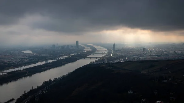 Cielo Dramático Sobre Viena Austria Río Danubio Invierno Visto Desde — Foto de Stock