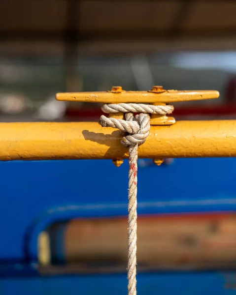 Penutup tali-temali perahu tua — Stok Foto