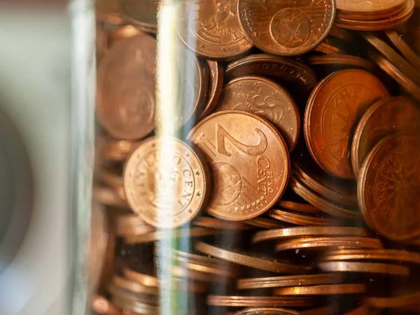 Euro cent sikke dolu bir cam kavanoz — Stok fotoğraf
