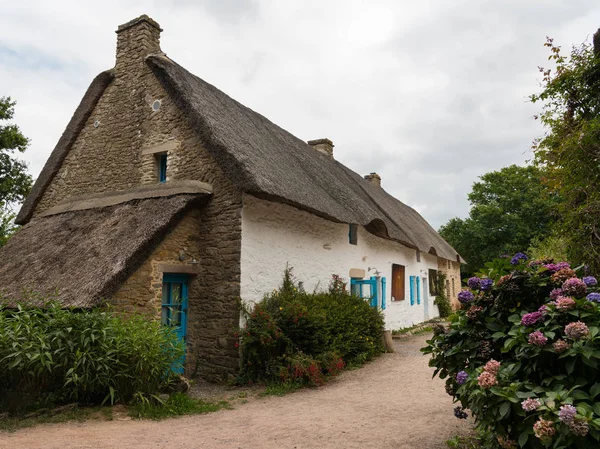 sazçatılı aziz lyphard eski ev