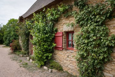 sazçatılı aziz lyphard eski ev