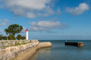 La Rochelle yakınlarındaki ile de re beyaz deniz feneri
