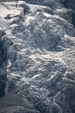 Güney Tirol'deki Ortler dağlarının buzulu