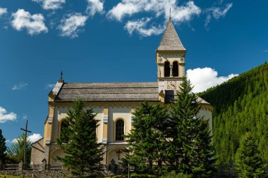 Sulden Kilisesi Yazın güneşli bir günde