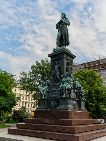 Памятник Фридриху Шиллеру Вене Австрия Солнечный День Весной — стоковое фото