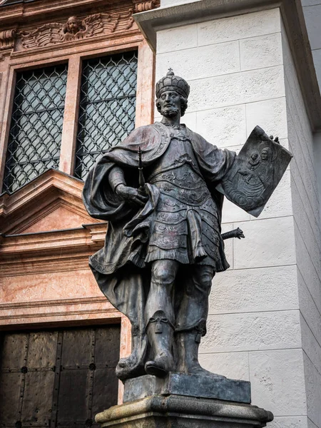 Estatua Frente Basílica Del Nacimiento Virgen María Mariazell Austria — Foto de Stock