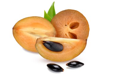 Kamera görüntüsü taze sapodilla meyvesi ve izole bir arka plan.