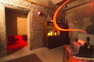 Yazar temalı Escape Quest Oda çözmek için oyunu ile bilmeceler