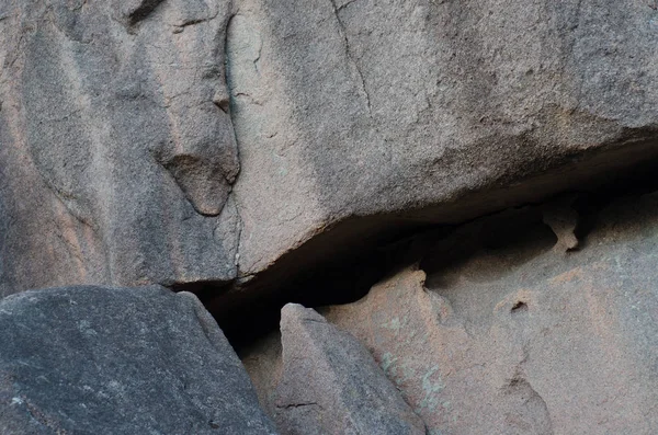 ひびの入った岩石で自然な背景 — ストック写真