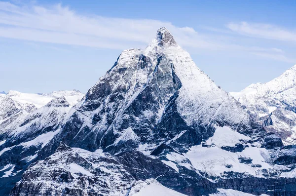 Matterhorn tepe İsviçre Alpleri'nde, kar