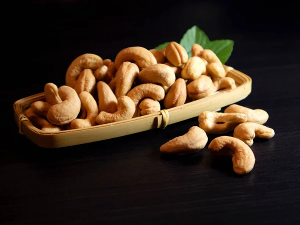 Cashew Nuts Dark Background Selective Focus — Stock Photo, Image