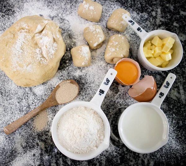 Fazendo Pão Rola Fundo Farinha Ovo Manteiga Granito Foco Seletivo Fotos De Bancos De Imagens