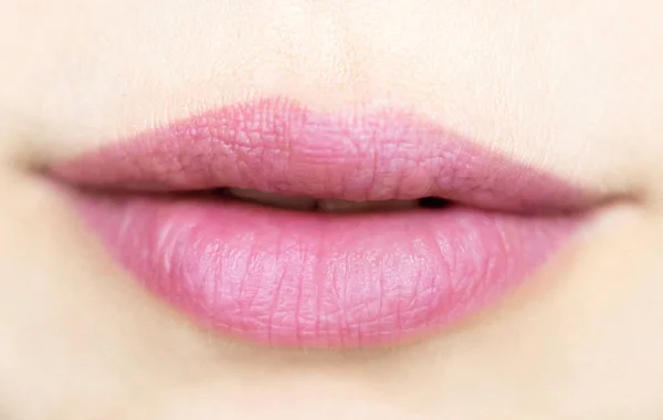 美しい女性の唇のクローズ アップの写真 — ストック写真