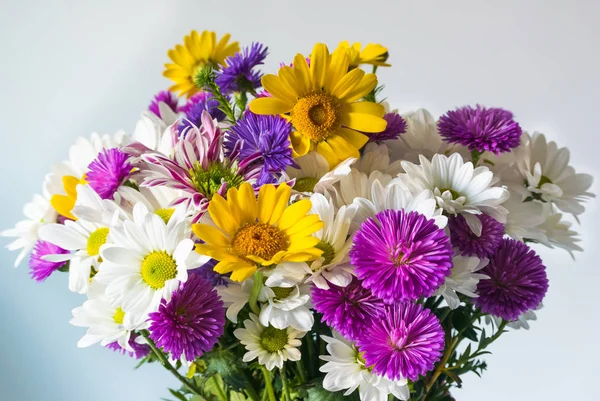 Ein Strauß Schöner Frühlingsblumen Auf Hellem Hintergrund Fotografie Mit Einer — Stockfoto