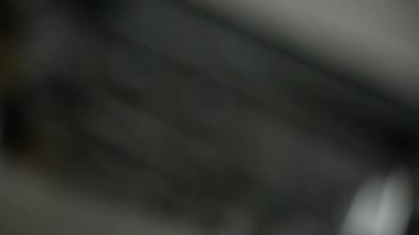 Kasanın metal ayrıntıları. Bir yığın tarafından konur. Yakın çekim.