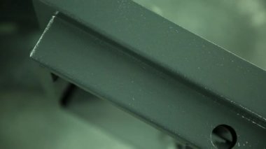 Güvenli kapı son yüz. Kapı hala tamamen toplanan değil. Bu yukarıdan kaldırılır. Gri renk.