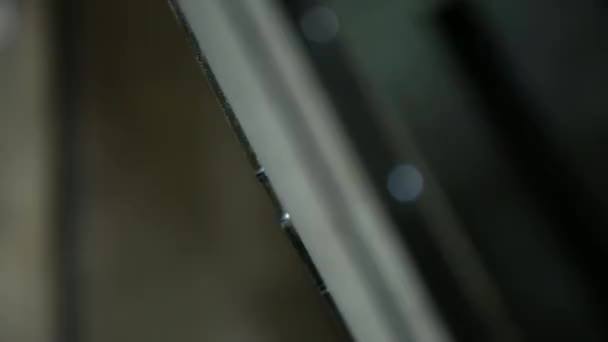 Feuille de métal. Un coup d'oeil en section. Ferme là. Couleur métal .