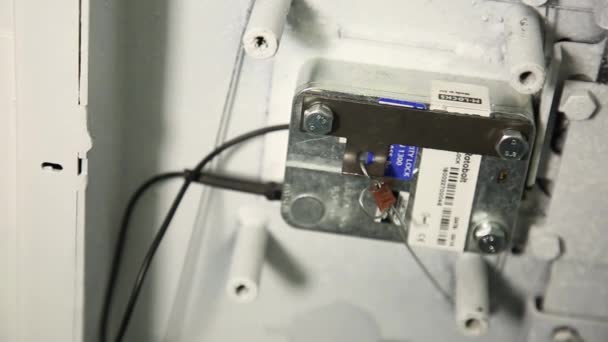电子锁的保险柜 电子的密封 电线是可见的 — 图库视频影像