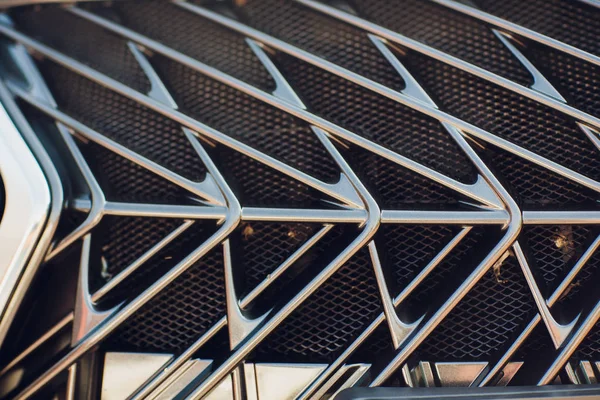 Voiture de luxe moderne grille close-up. Contexte, concept cher, sports auto détaillant — Photo