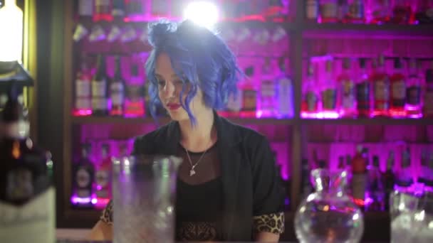 Female bartender. girl with blue hair. cocktail making in night bar — Stock Video