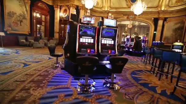 바르셀로나, 스페인-2018 년 8 월 10 일: 몬테카를로 카지노의 홀, 1863 년에 열린 인기 있는 도박 복잡 한 — 비디오