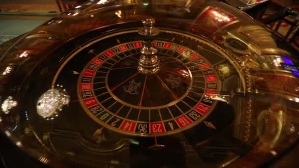 Luxus und stilvolles Interieur des europäischen Casinos. — Stockvideo