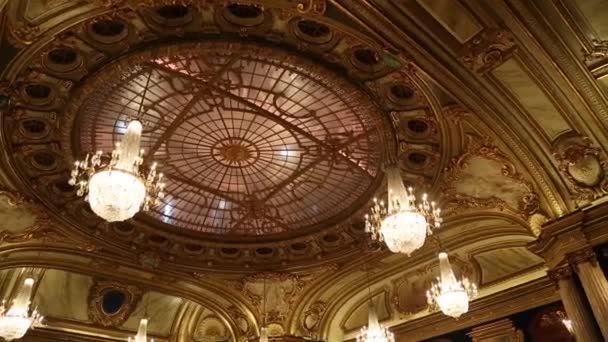 Barcelona, Španělsko - 10 srpna 2018: Vnitřní stropní Hall v kasina Monte Carlo v Monaku — Stock video