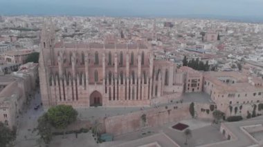 Barcelona, İspanya - 22 Ağustos 2018: Palma de Mallorca Katedrali, Balear Adaları, İspanya ile hava cityscape